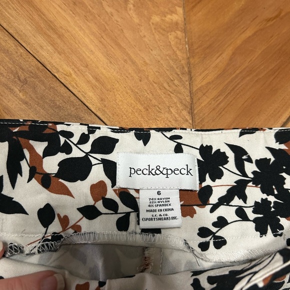 Peck and Peck pull on pants leaf print size 6 - Picture 2 of 7